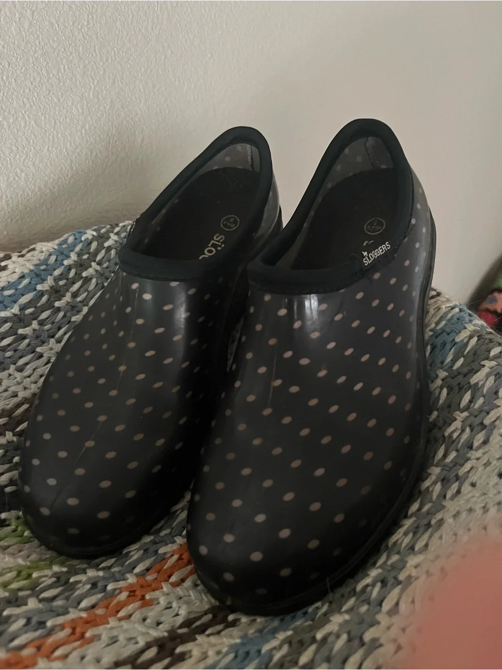 Sloggers Women’s Sz8 Slip-On Black Rain Clog, Tan Polka Dots